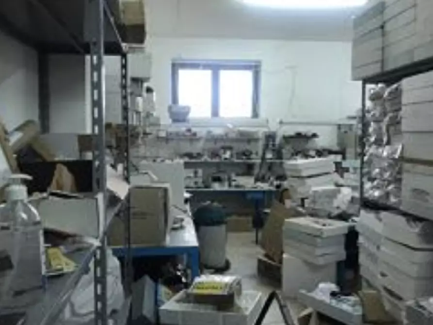 Immagine 2 di Negozio in vendita  in Via Galileo Ferraris, 13 a Melfi