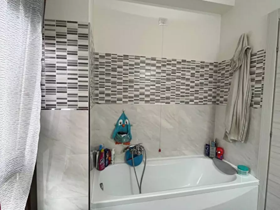 Immagine 25 di Appartamento in vendita  in Via Giosuè Carducci a Castiglione Del Lago