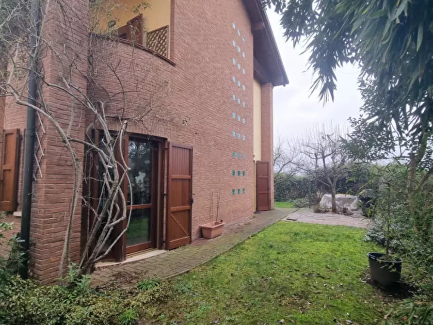 Immagine 1 di Villetta a schiera in vendita  in Via Rubiera a San Martino In Rio