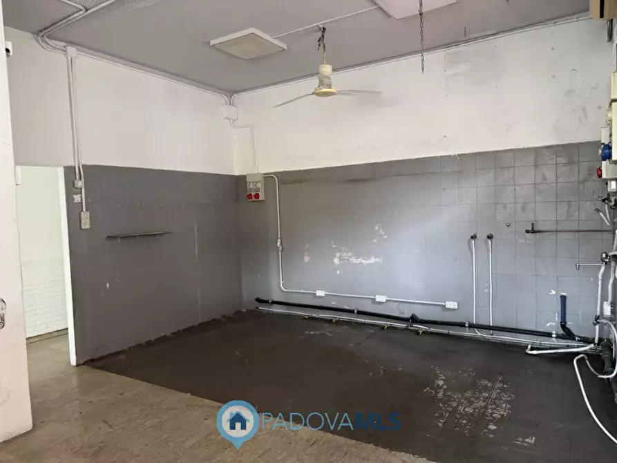 Immagine 7 di Negozio in vendita  in Via Chiesanuova a Padova