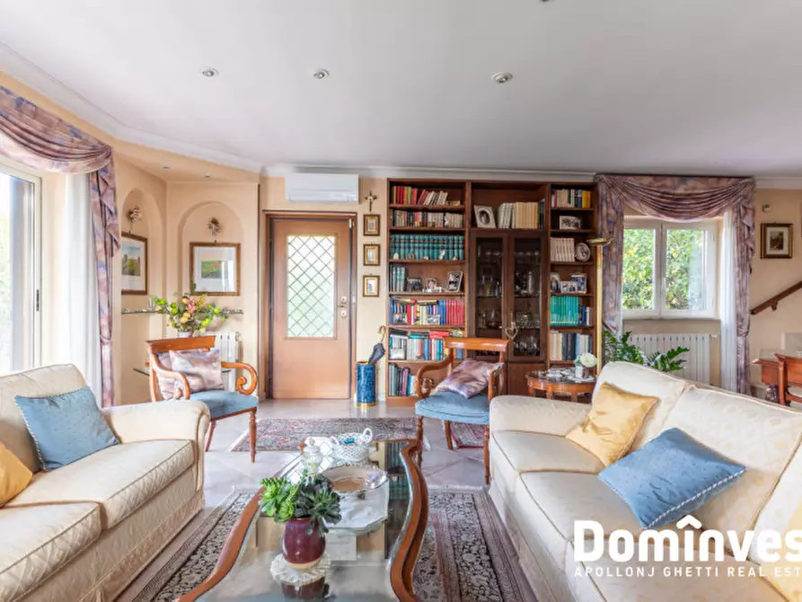 Immagine 9 di Villa in vendita  in Via Perseo a Guidonia Montecelio