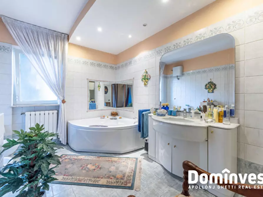 Immagine 10 di Villa in vendita  in Via Perseo a Guidonia Montecelio