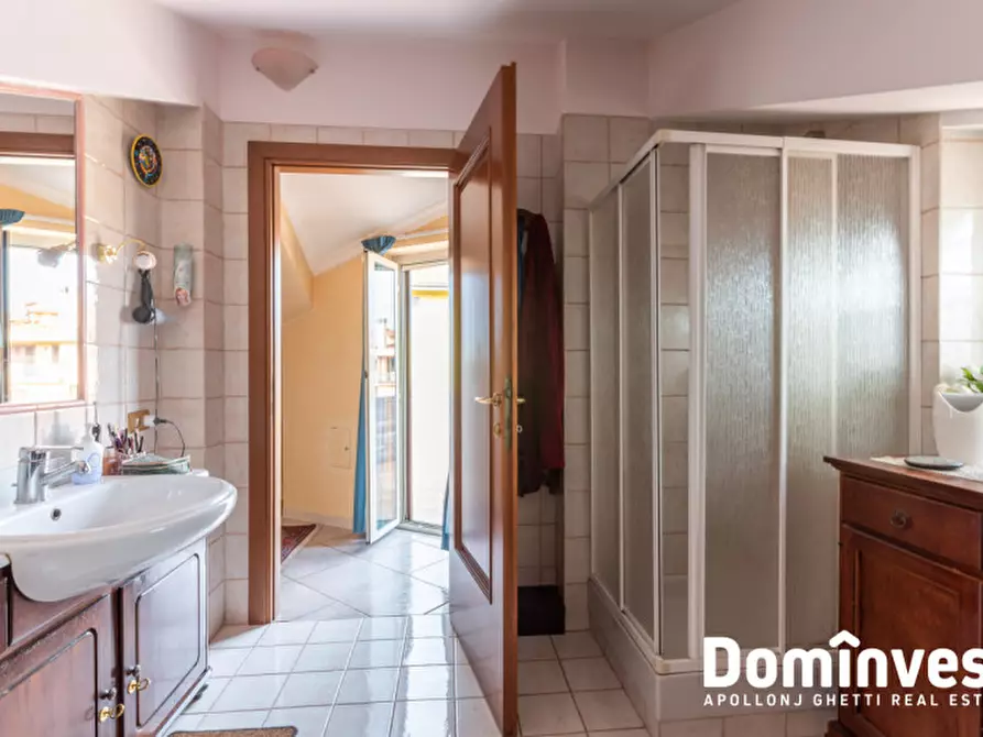 Immagine 41 di Villa in vendita  in Via Perseo a Guidonia Montecelio