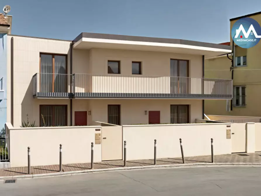 Immagine 3 di Casa trifamiliare in vendita  in Strada di Borgheria a Pesaro