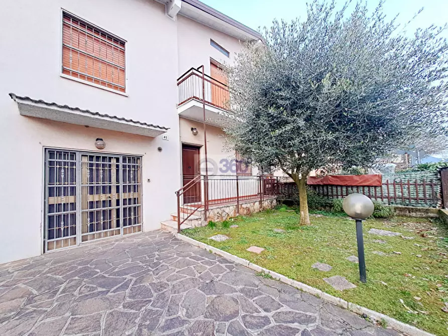 Immagine 2 di Casa bifamiliare in vendita  in V. San Francesco d'Assisi a Collebeato
