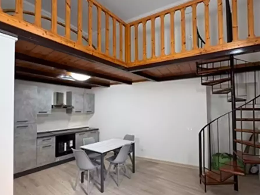 Immagine 5 di Appartamento in affitto  in via santa lucia al monte a Napoli