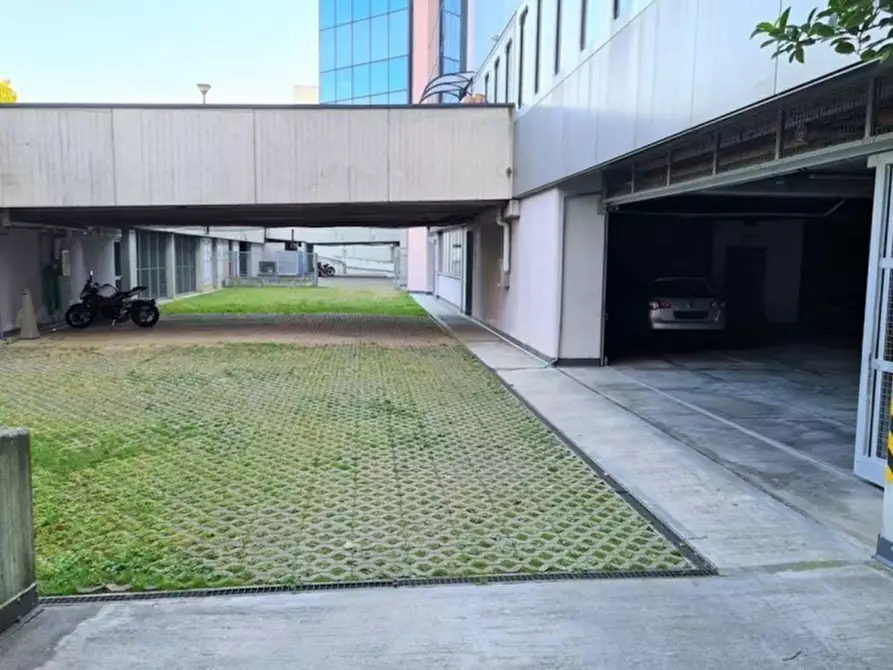 Immagine 4 di Posto auto in vendita  in Via Alberto Dominutti 6 a Verona