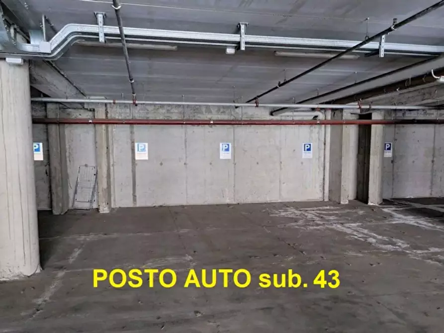 Immagine 2 di Posto auto in vendita  in Via Alberto Dominutti 6 a Verona