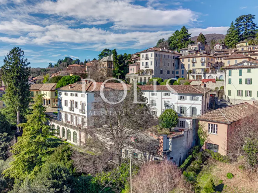 Immagine 3 di Villa in vendita  in VIA TASSERA a Erba