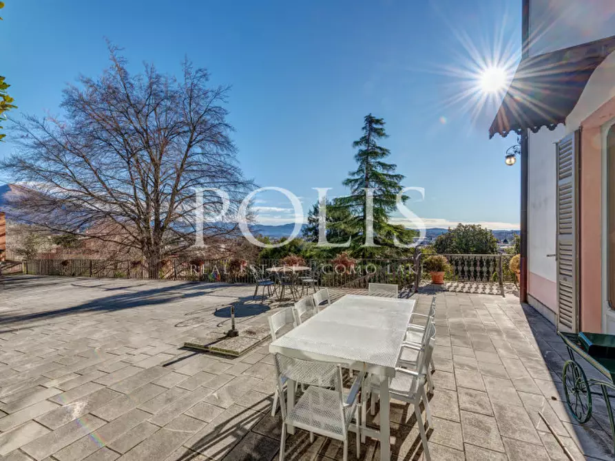 Immagine 8 di Villa in vendita  in VIA TASSERA a Erba