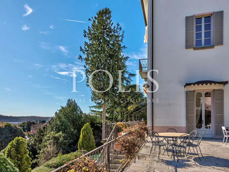 Immagine 13 di Villa in vendita  in VIA TASSERA a Erba