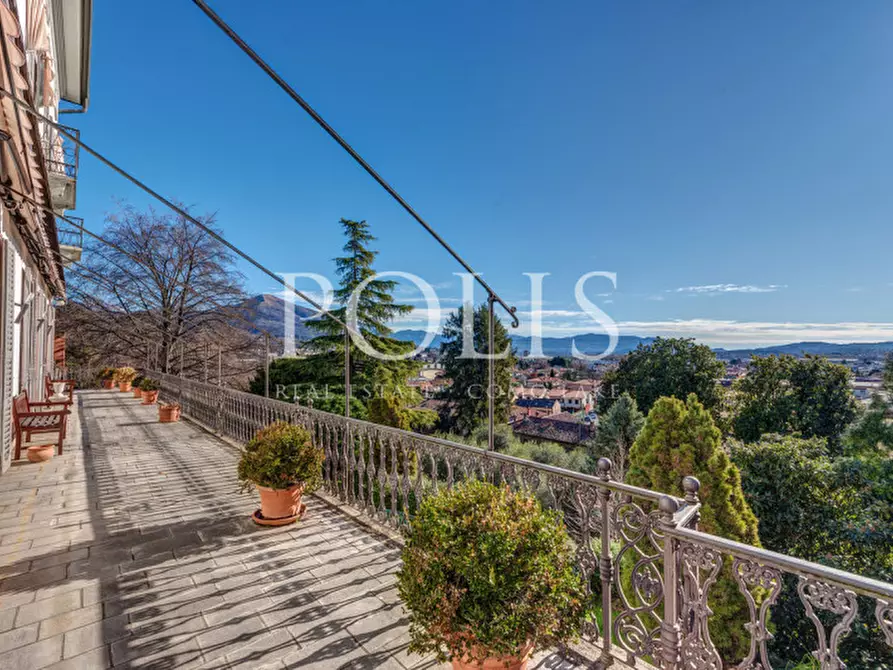 Immagine 19 di Villa in vendita  in VIA TASSERA a Erba