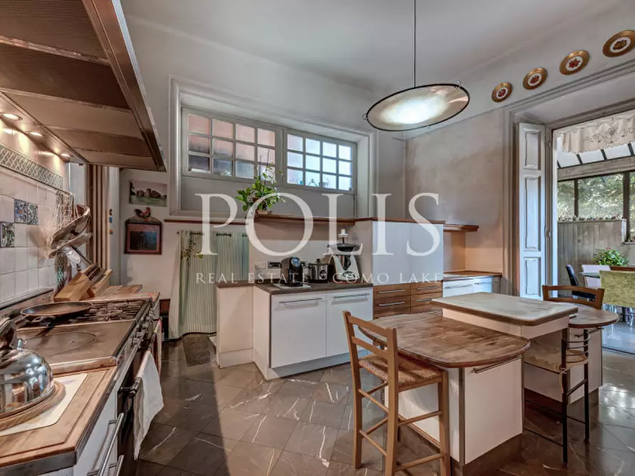 Immagine 25 di Villa in vendita  in VIA TASSERA a Erba