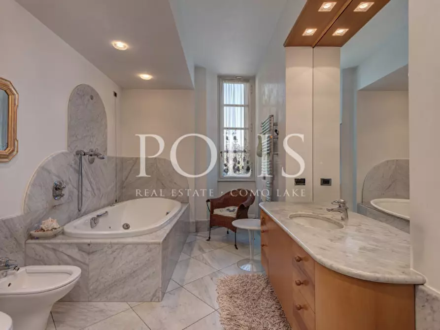 Immagine 33 di Villa in vendita  in VIA TASSERA a Erba