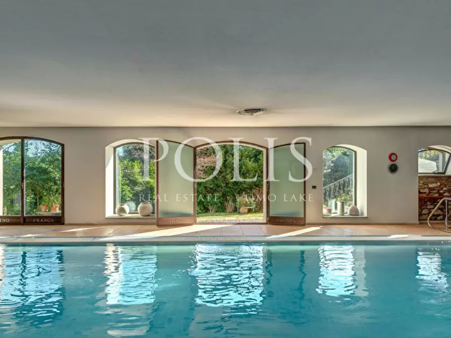 Immagine 45 di Villa in vendita  in VIA TASSERA a Erba