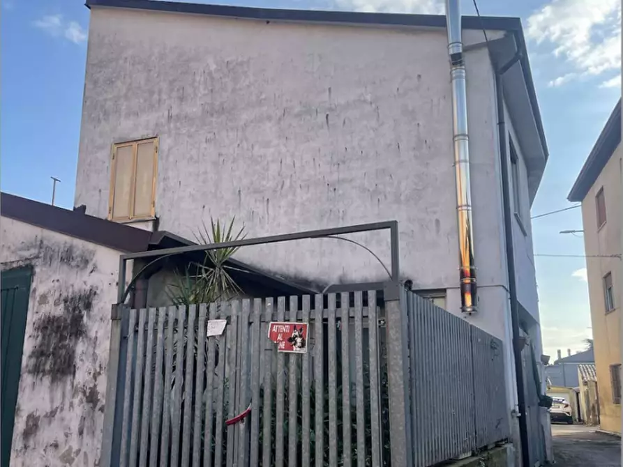 Immagine 2 di Casa indipendente in vendita  in Via Francesco Petrarca 15 a San Giovanni Lupatoto