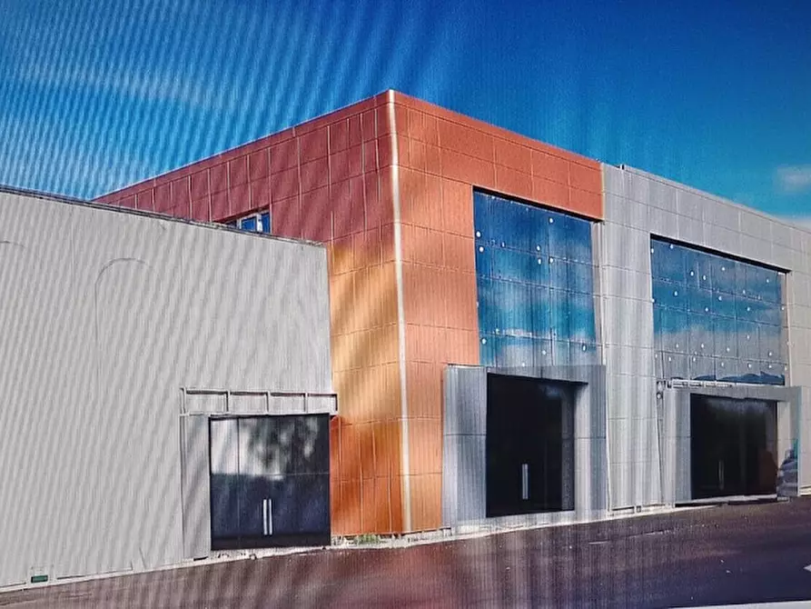 Immagine 1 di Laboratorio in affitto  in Strada Tor Tre Ponti a Latina