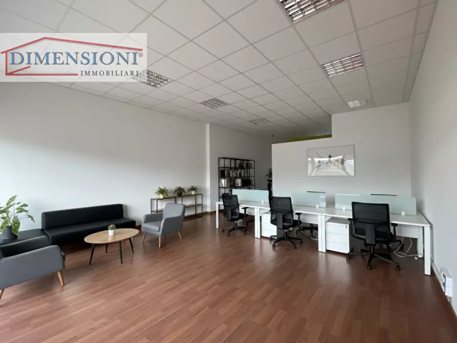 Immagine 1 di Negozio in vendita  in VIA PIETRO GOBETTI a Abano Terme