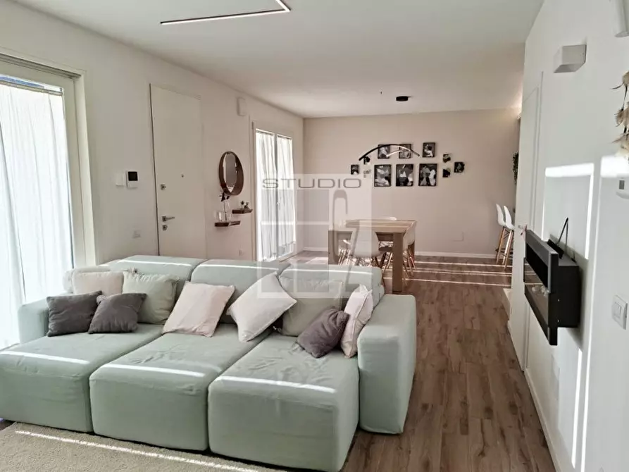 Immagine 1 di Casa quadrifamiliare in vendita  in Via Venier a Loreggia