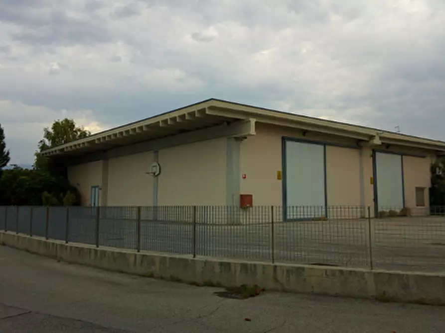 Immagine 1 di Magazzino in vendita  in Via Italia a San Vendemiano