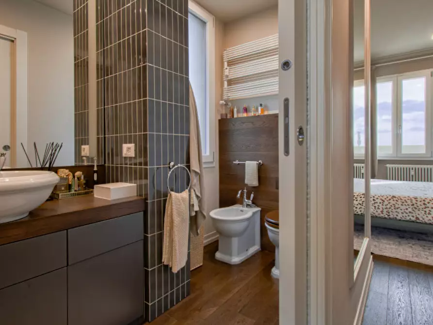 Immagine 12 di Appartamento in vendita  a Prato