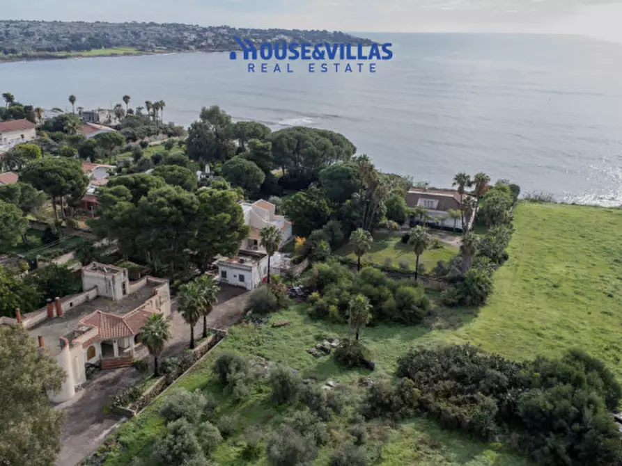 Immagine 2 di Villa in vendita  in VIA DEI TRIREMI a Siracusa