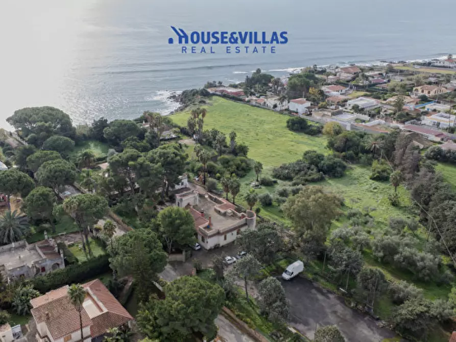 Immagine 5 di Villa in vendita  in VIA DEI TRIREMI a Siracusa