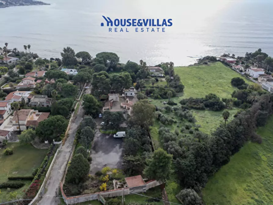 Immagine 8 di Villa in vendita  in VIA DEI TRIREMI a Siracusa