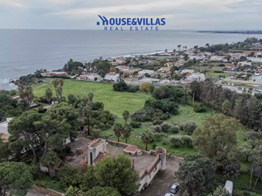 Immagine 10 di Villa in vendita  in VIA DEI TRIREMI a Siracusa