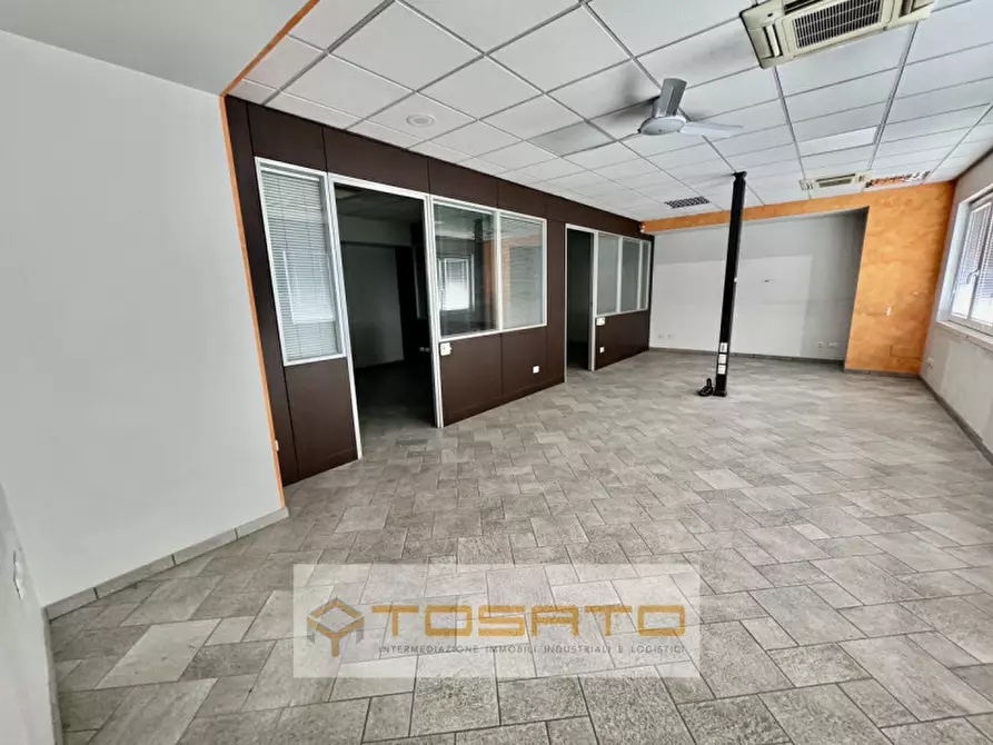 Immagine 15 di Capannone industriale in affitto  a Colognola Ai Colli
