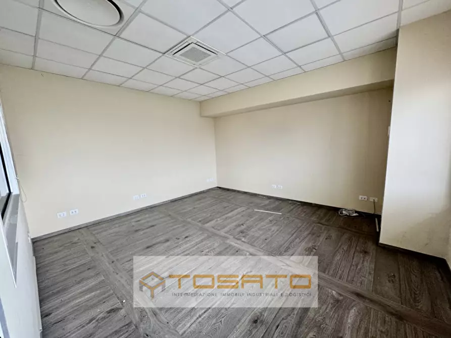 Immagine 21 di Capannone industriale in affitto  a Colognola Ai Colli