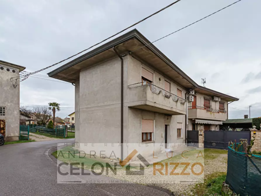 Immagine 1 di Casa bifamiliare in vendita  in Via Fratelli Bandiera, 46 a Bagnoli Di Sopra