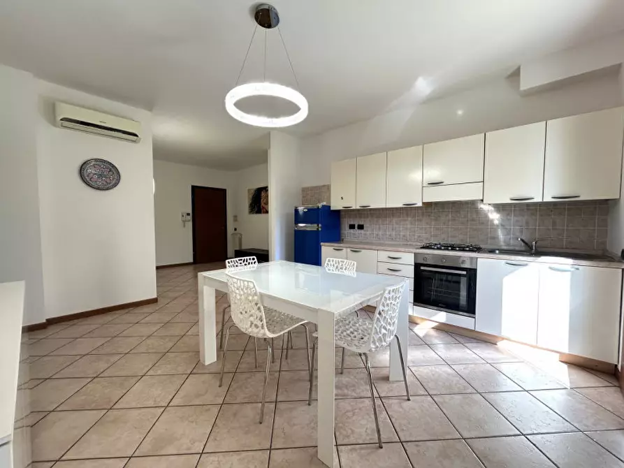 Immagine 3 di Appartamento in vendita  in Via Giovanni Pascoli a Rovigo