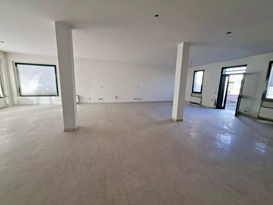 Immagine 9 di Negozio in vendita  in Via Roma a Piombino Dese