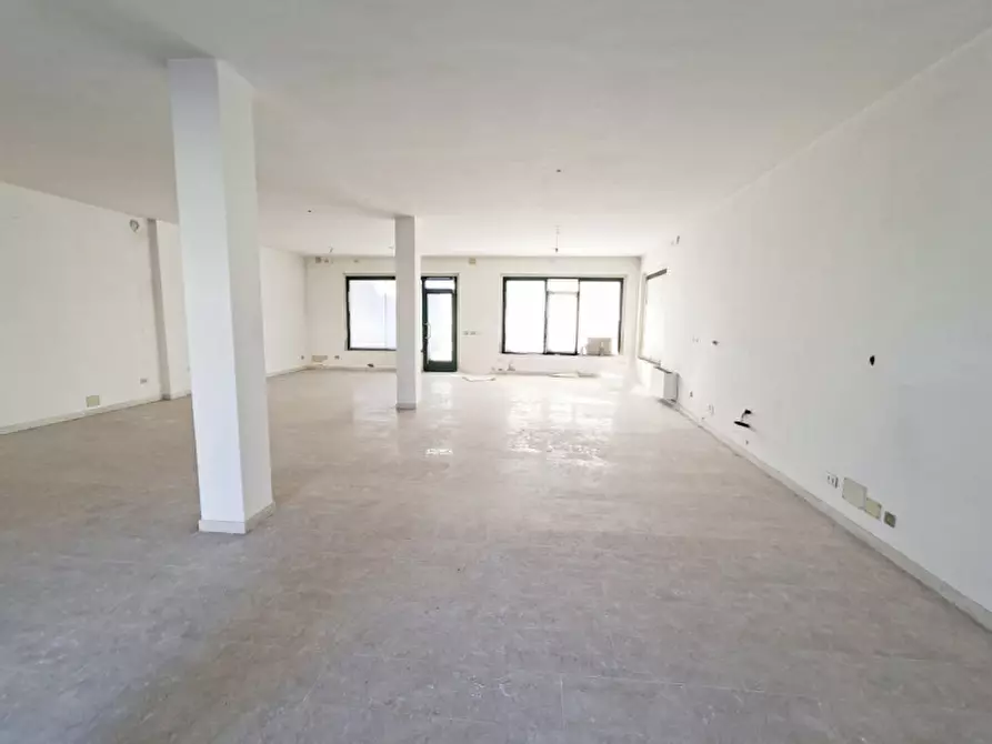 Immagine 10 di Negozio in vendita  in Via Roma a Piombino Dese