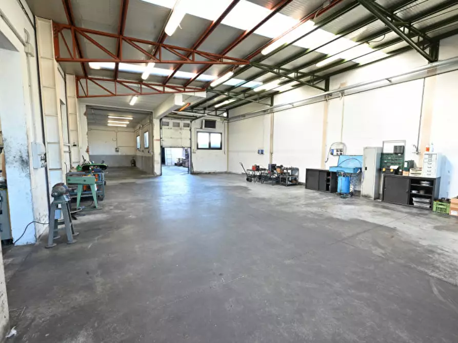 Immagine 3 di Capannone industriale in vendita  in Via Roveggia a Verona