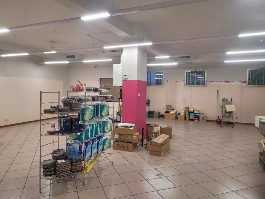 Immagine 2 di Negozio in vendita  a Maranello