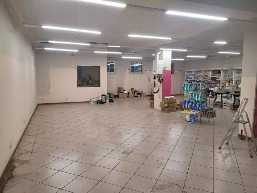 Immagine 3 di Negozio in vendita  a Maranello