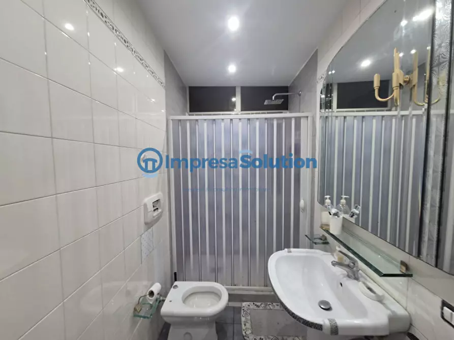 Immagine 5 di Camera in affitto  in Via Giacomo Savarese a Napoli