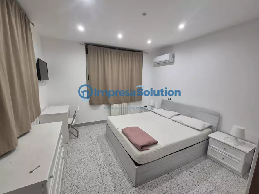 Immagine 10 di Camera in affitto  in Via Giacomo Savarese a Napoli