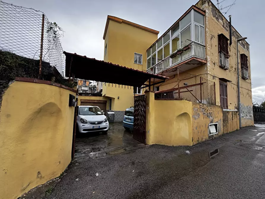 Immagine 1 di Casa bifamiliare in vendita  in VIA CARPINONE N°1 a Torre Del Greco