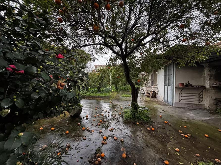 Immagine 1 di Casa bifamiliare in vendita  in VIA CARPINONE N°1 a Torre Del Greco
