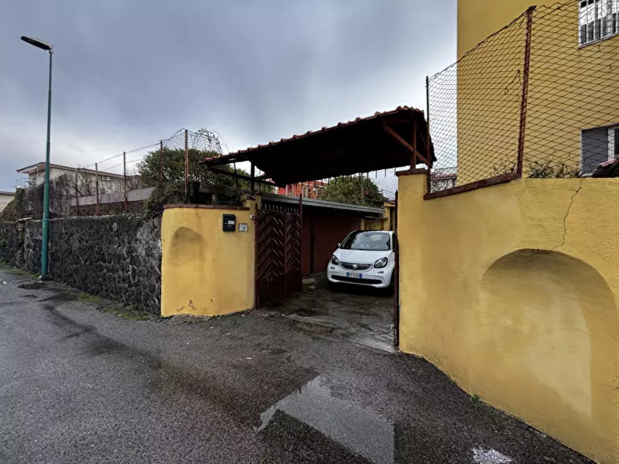 Immagine 3 di Casa bifamiliare in vendita  in VIA CARPINONE N°1 a Torre Del Greco