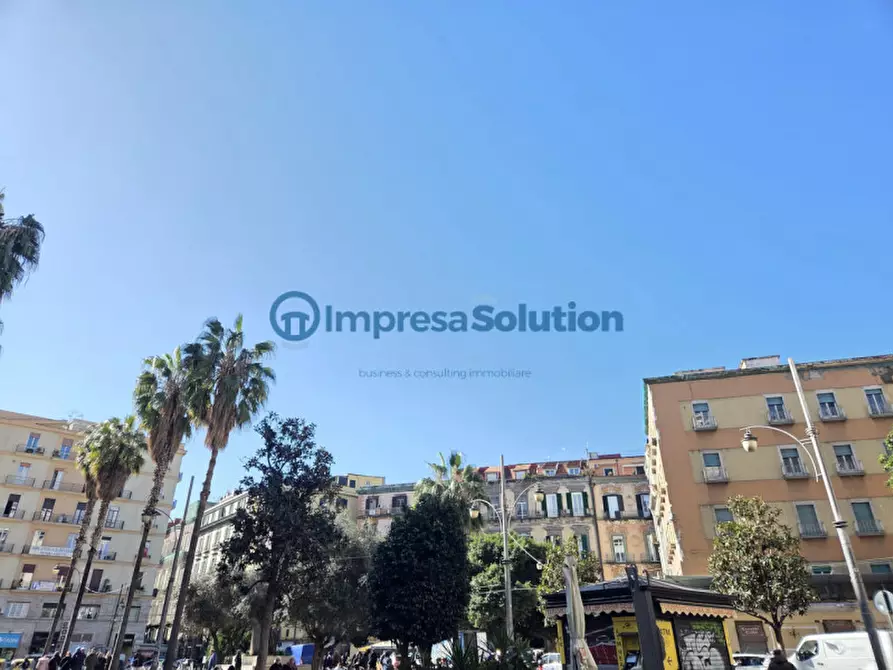 Immagine 1 di Negozio in affitto  in Piazza Carità a Napoli