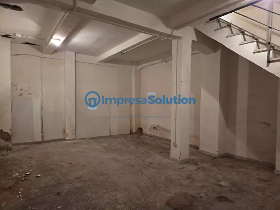 Immagine 10 di Negozio in affitto  in Piazza Carità a Napoli