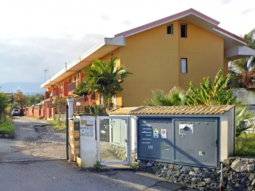 Immagine 2 di Posto auto in vendita  in Viale delle Provincie, Giarre CT, Italia a Giarre