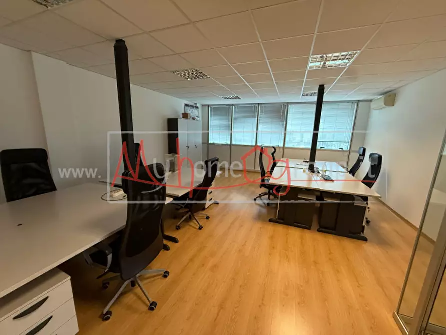 Immagine 1 di Ufficio in vendita  in via delle industrie a Padova