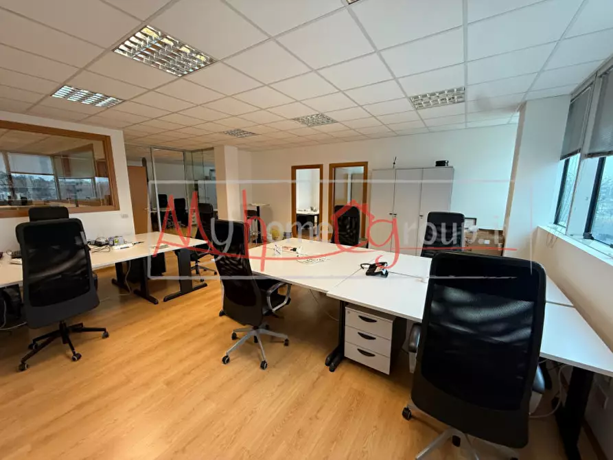 Immagine 3 di Ufficio in vendita  in via delle industrie a Padova