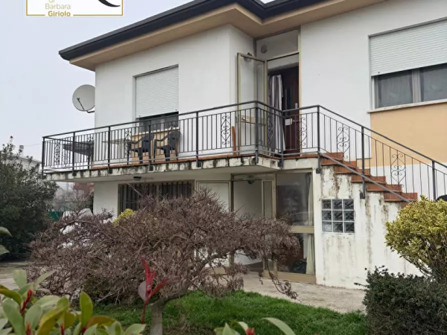 Immagine 1 di Casa indipendente in vendita  a Castelmassa