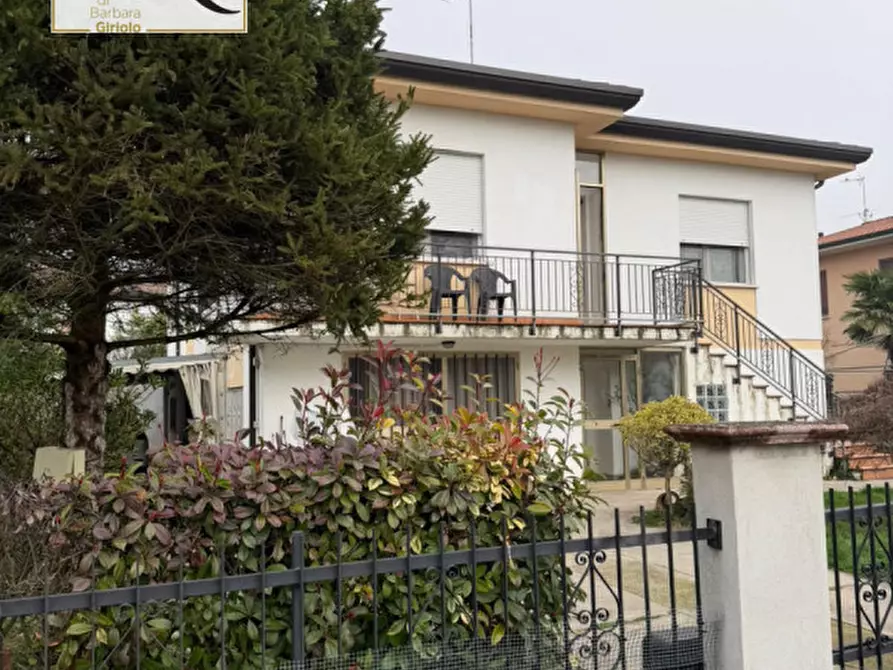 Immagine 2 di Casa indipendente in vendita  a Castelmassa